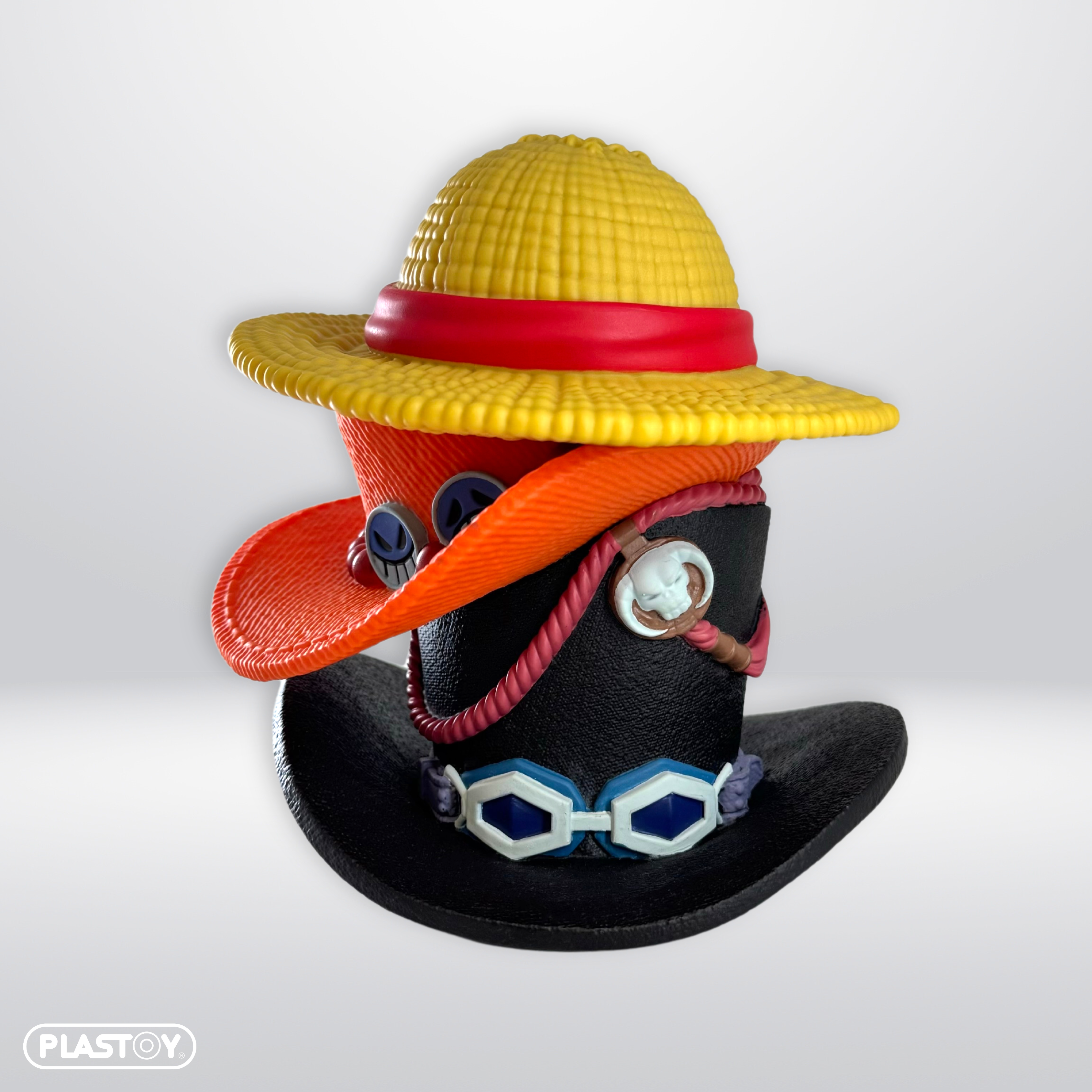 TIRELIRE PILE DE CHAPEAUX (LUFFY - ACE - SABO)